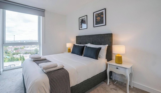 Entire 2-Bed London Apartment | Wembley | Sleeps 6 | Lift & WiFi