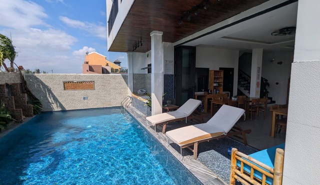 Entire Villa - Pool, 10 Bedrooms, Beach ,Game Room