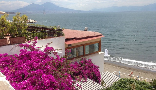 Exclusive apartment for couples or families in the center of Naples
