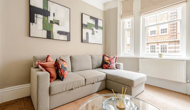 Fabulous 4 Bed Apartment by Marylebone