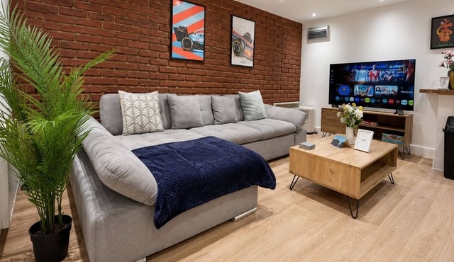 Family-Friendly 3BDR Shoreditch Housenear Brick Lane & Liverpool Street w/Wi-Fi