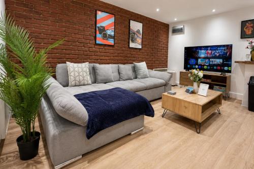 Family-Friendly 4BDR Shoreditch flat near Brick Lane & Liverpool Street