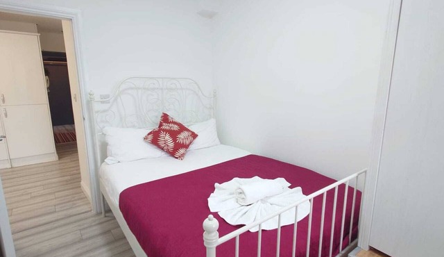 Family Friendly Apartment Next to Eurostar Star 1