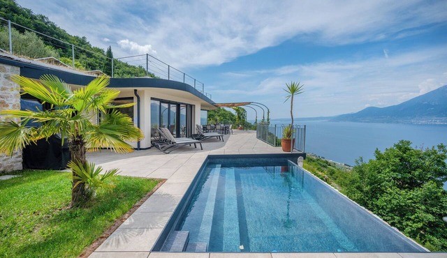 Fantastic villa with great lake view and large panoramic terrace