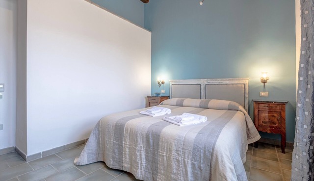 Farmhouse 'Acqua - Agriturismo La Svolta' with Shared Garden, Wi-Fi and Air Conditioning