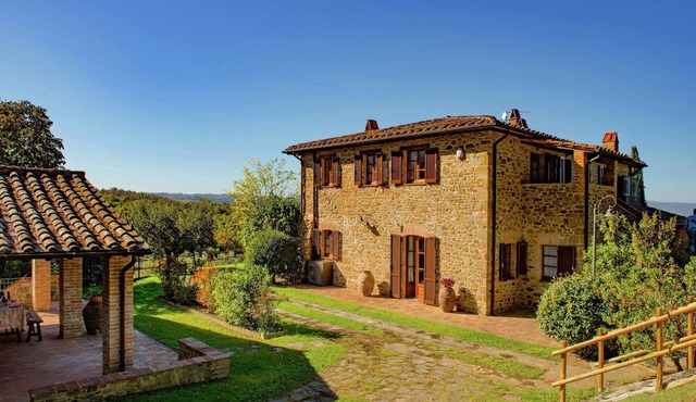 Farmhouse in Città della Pieve with Pool