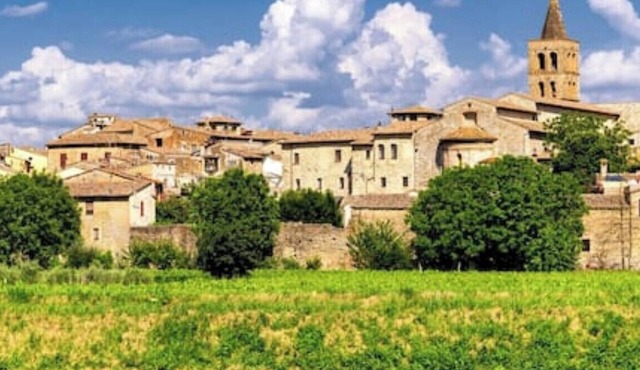 Flat with Fireplace in the Historic Centre