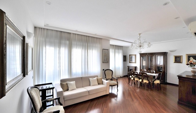 FleminHouse in Rome's posh and elegant neighborhood 10 min from the Vatican