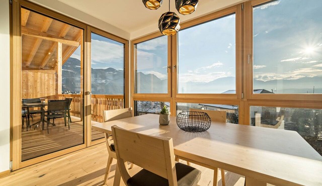 Friendly Apartment "Eiche im Nockerhof" with Mountain View, Wi-Fi & Terrace