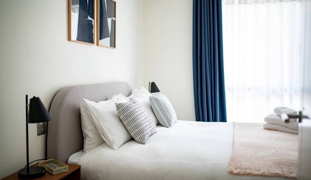 Fulham | Balcony | King Bed | Wifi | Long Stays