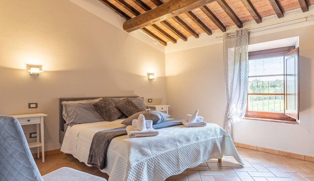 'Giaggiolo' Room with Mountain View, Shared Pool and Wi-Fi