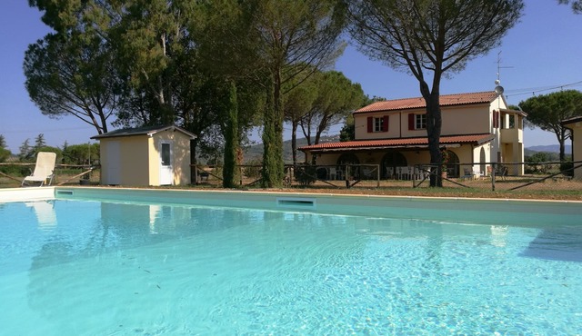 Girasole - Cozy, bright vacation apartment with pool, large garden near the sea