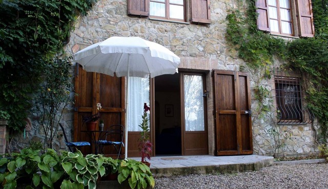 Gite Montemirello, with garden and swimming pool