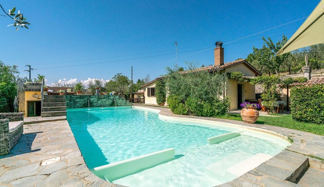 Gorgeous home in Arezzo with kitchen