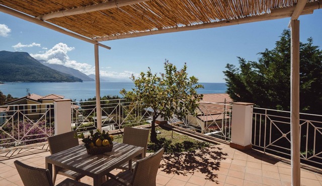 Gorgonia Sea view flat located in the Ruve Bianche Residence with swimming pool and private beach
