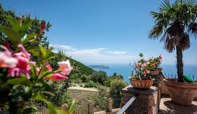 Grandma Angela's villa sea view