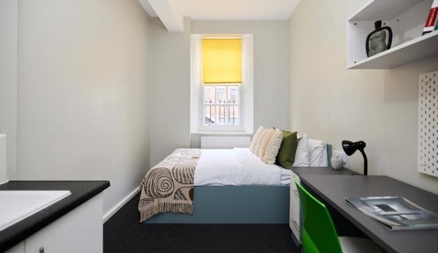 Great Value Double Room Near Buckingham Palace & St James's Park