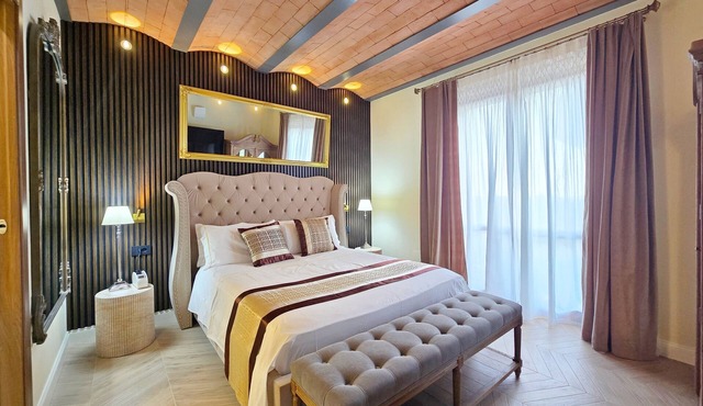 Ground floor suite with direct access to the garden
