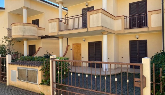 Ground-floor villa with reserved parking space a stone's throw from the sea