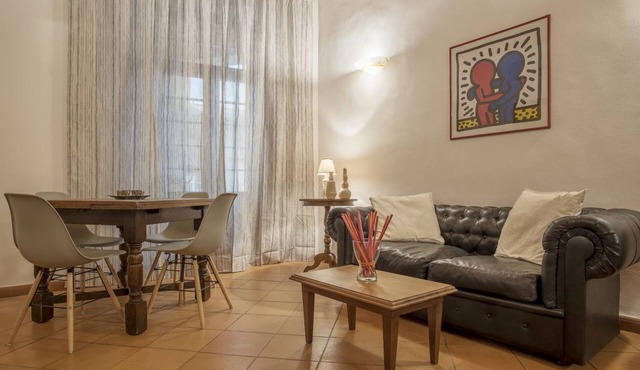 GuestHost - Approximately 80 m2 apartment located on the third floor of a characteristic period building with lift (not suitable for the disabled).Our accommodation can comfortably accommodate up to 6 people.It is the ideal solution for those who travel