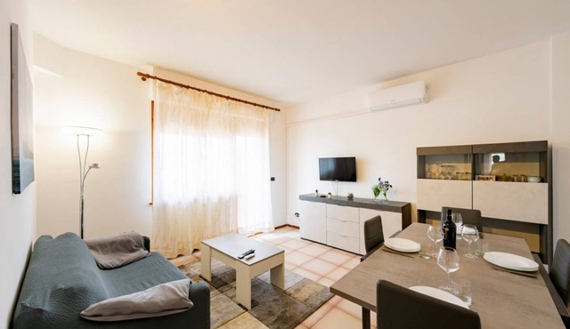 GuestHost - Lovely Flat 100m from Sea with Terrace