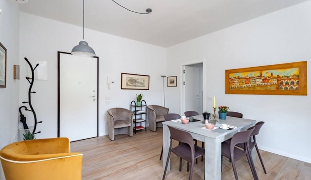 GuestHost - Nice and modern apartment of 50sqm located on the ground floor (steps to access), can comfortably accommodate up to 2 people.The accommodation is located in a residential and quiet area, just steps from the wonderful Church of San Zeno, Piazz