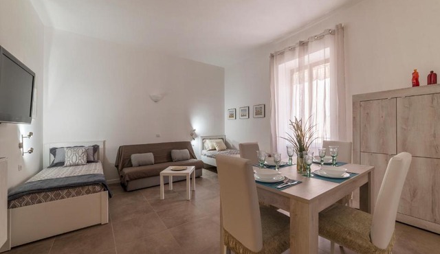 GuestHost - San Lorenzo Modern Flat