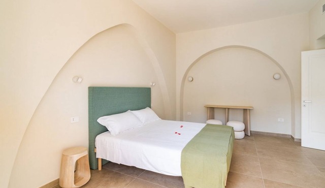 GuestHost - Stylish and comfortable of approximately 55 sqm apartment, accommodating up to 4 people, on the first floor of a four-story building with NO elevator (access via stairs).The property is located a stone's throw from Trani's city center and the