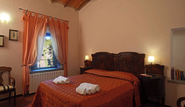 Guesthouse: charming property between Umbria and Tuscany-activities for all.
