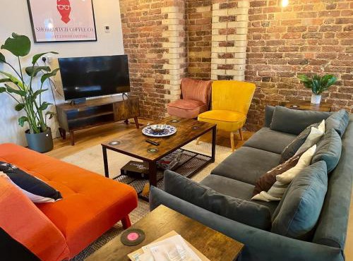 Hip East London luxury townhouse with Roof Deck