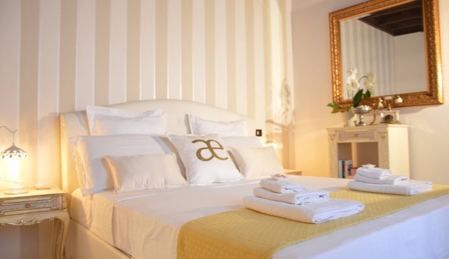Historic Center - Elegant Apartment with Charming Antiques - Raffaello Inn