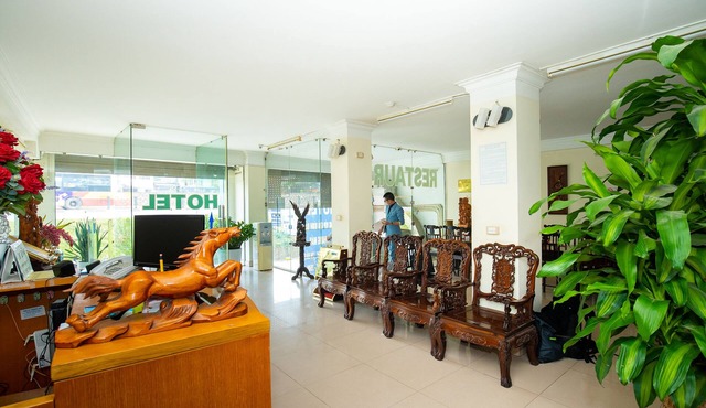 Ho Sen Xanh Hotel