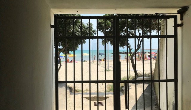 Holiday apartment facing the sea