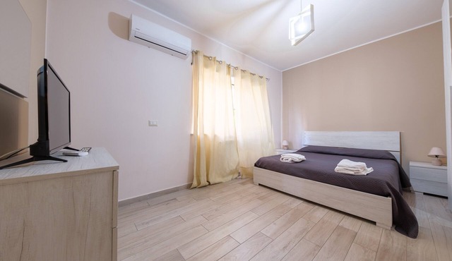 Holiday Apartment "Damilhouse 4" with Balcony & Wi-Fi