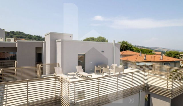 Holiday home ELEA is the 2025 novelty that will give you a holiday in Pineto but with the charm of a new modern construction, fresh and designed with all the comforts. The Teti apartment has a large living room with kitchenette and sofa bed at the entran
