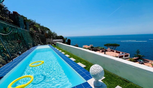 Holiday Home 'Luxury Villa - La Balena Blu' with Sea View, Wi-Fi and Air Conditioning