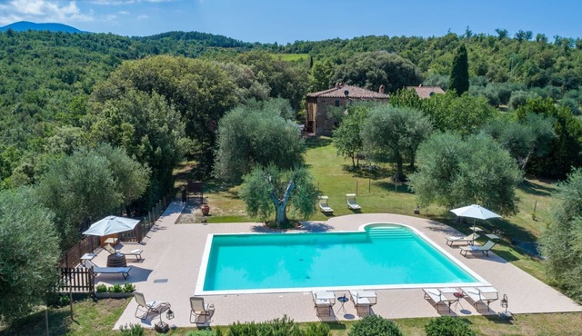 Holiday in touch with nature, in a typical stone house surrounded by a large garden and panoramic se
