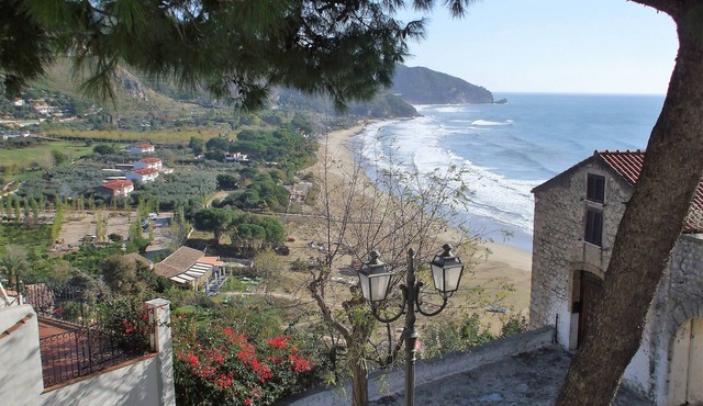 Holiday Resorts for 10 Persons, With Swimming Pool, Wifi and air Conditioner