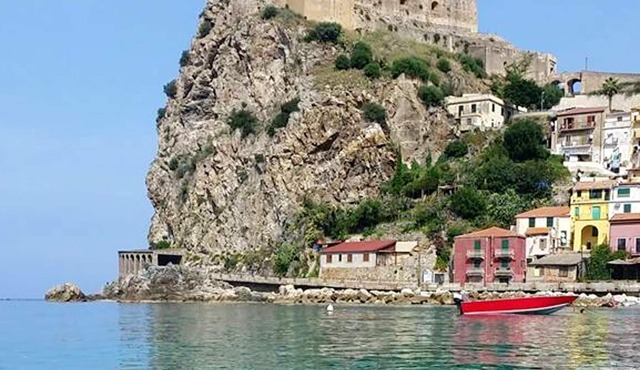 Homerez - Apartement 350 m away from the beach for 6 ppl. with balcony at Scilla