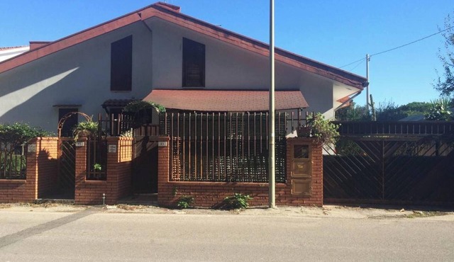 Homerez - Charming house in Laura with fenced garden