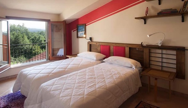 Homerez - House for 4 ppl. with jacuzzi, garden and terrace at Decollatura
