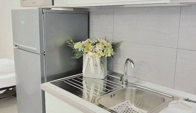 Homerez - Modern Apartment in Naples with Fenced Garden