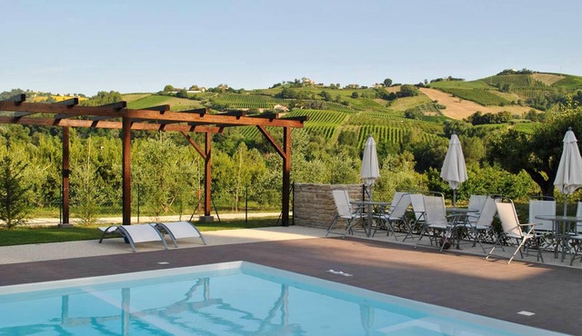 Homerez - Nice house for 6 ppl. with shared pool at Montalto delle Marche