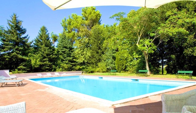 Homerez - Nice appartement for 5 ppl. with shared pool and garden at Fabriano