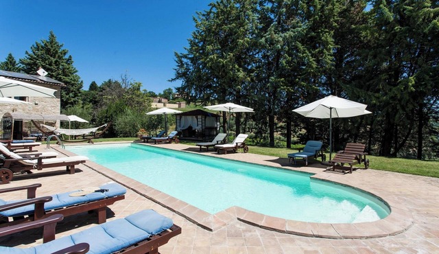 Homerez - Spacious House in Ramazzano with Shared Pool
