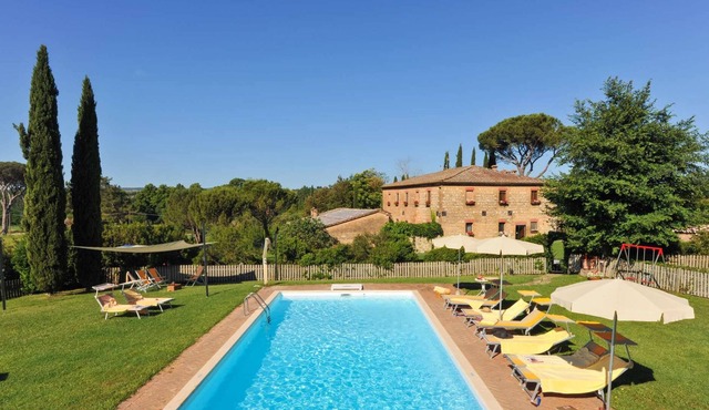 Homerez - Villa for 19 ppl. with swimming-pool and garden at Monteroni d'Arbia