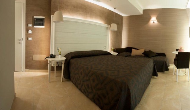 Hotel Fini