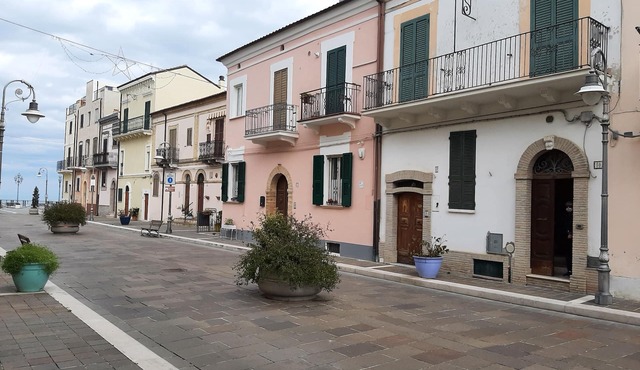 House on the hill in the charming old town of San Vito Chietino(for 4 guests)