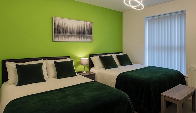 House Sleeps 22 with Wifi