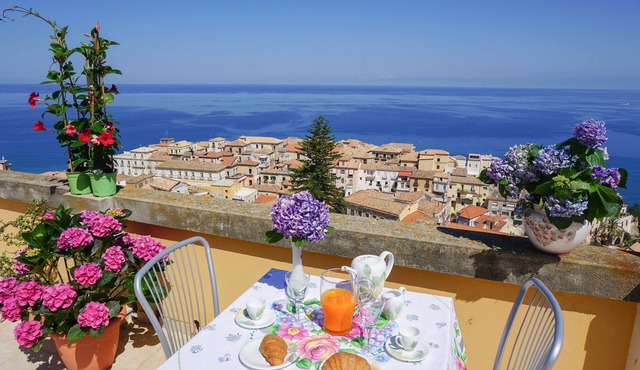 Il Terrazzo su Pizzo - panoramic apartment with sea view